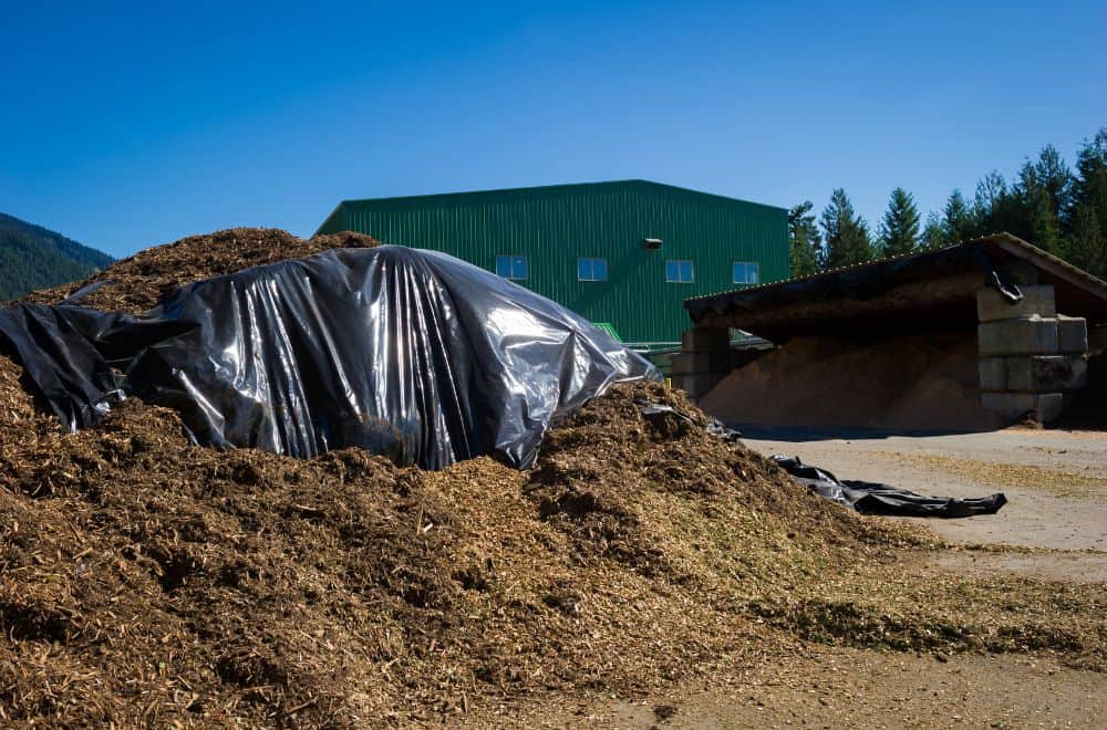 How much does it cost to spread compost over a yard of ground