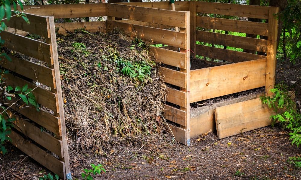19 DIY Compost Bin Pallets Plans to Build Today