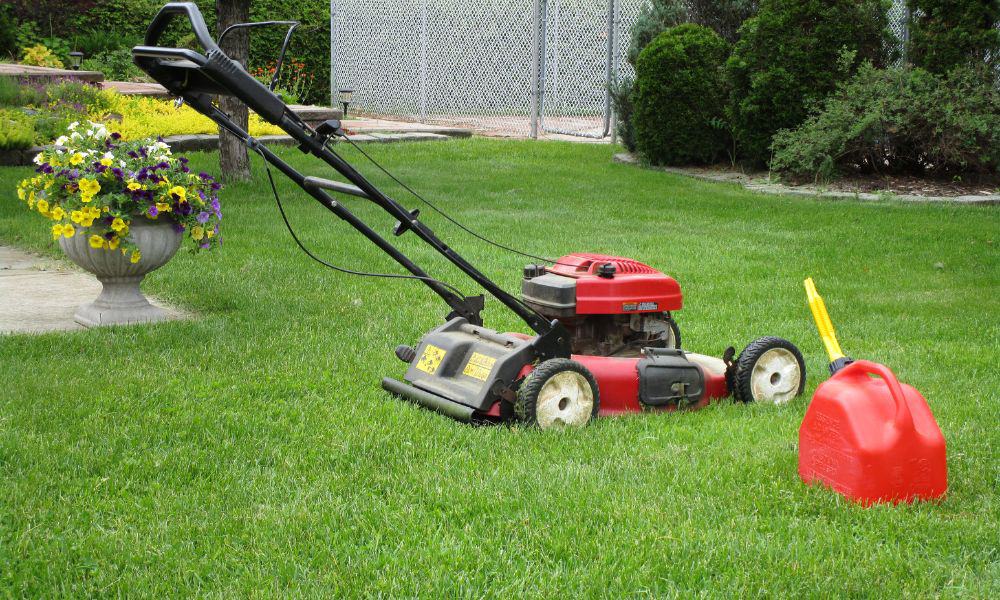 8 Reasons Why Your Lawn Mower Sputtering (Tips to Fix)