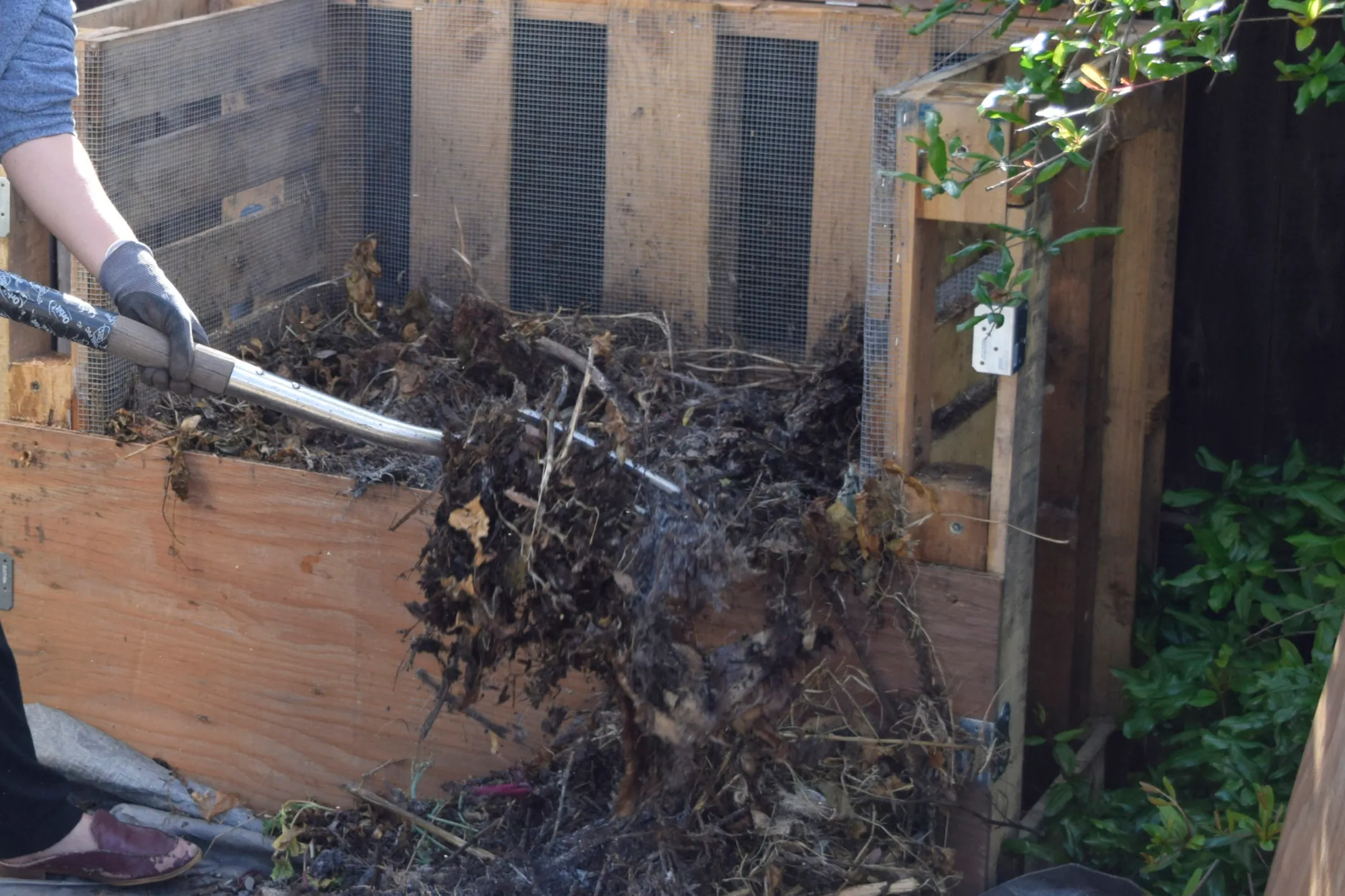 An Urban Pallet Compost Bin Design – Freckled California