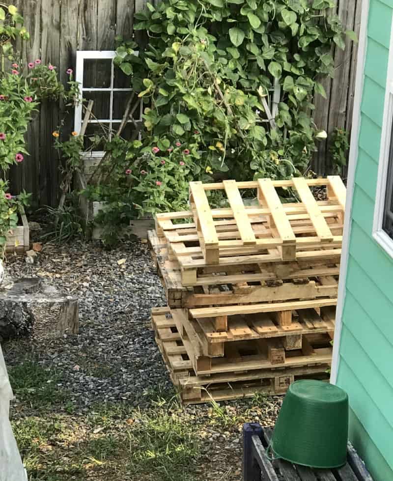 How to Build a Compost Bin Out of Used Wood Pallets