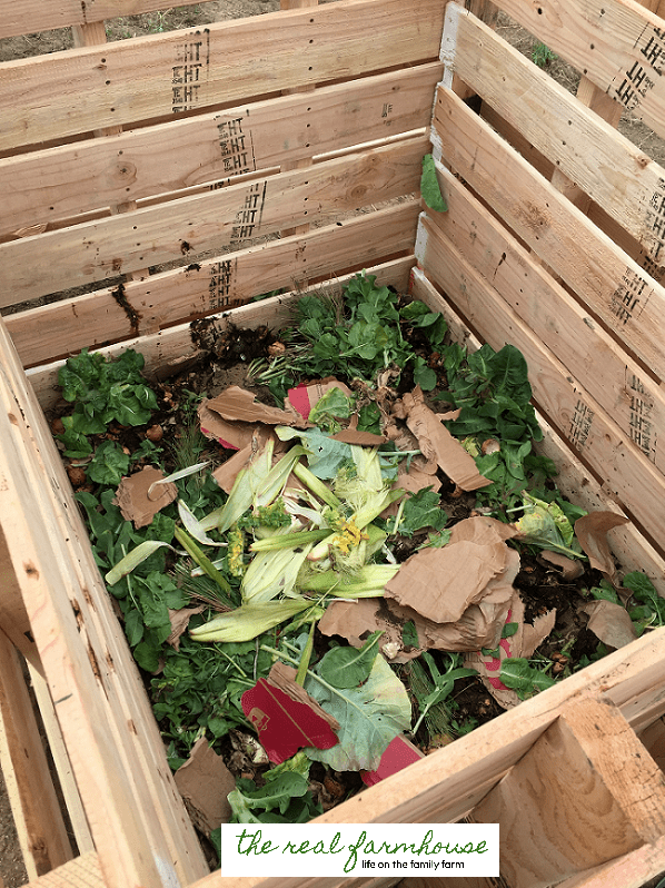Ten-Minute DIY Compost Bin from Pallets – Real Farmhouse