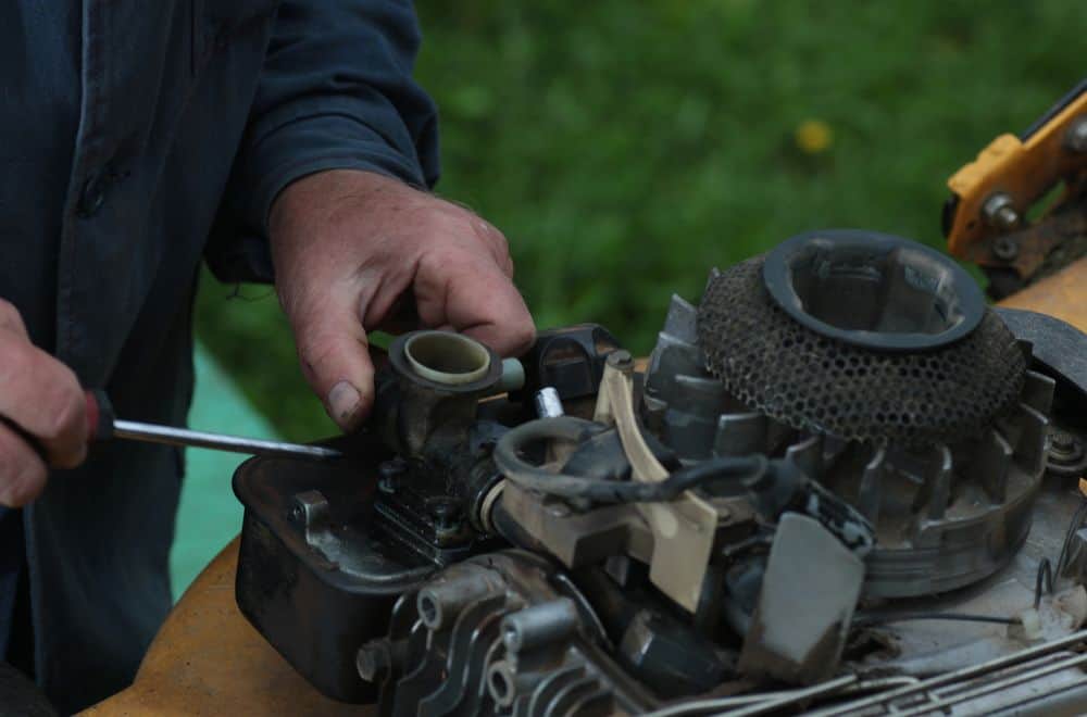 Clean the Engine of Your Lawn mower