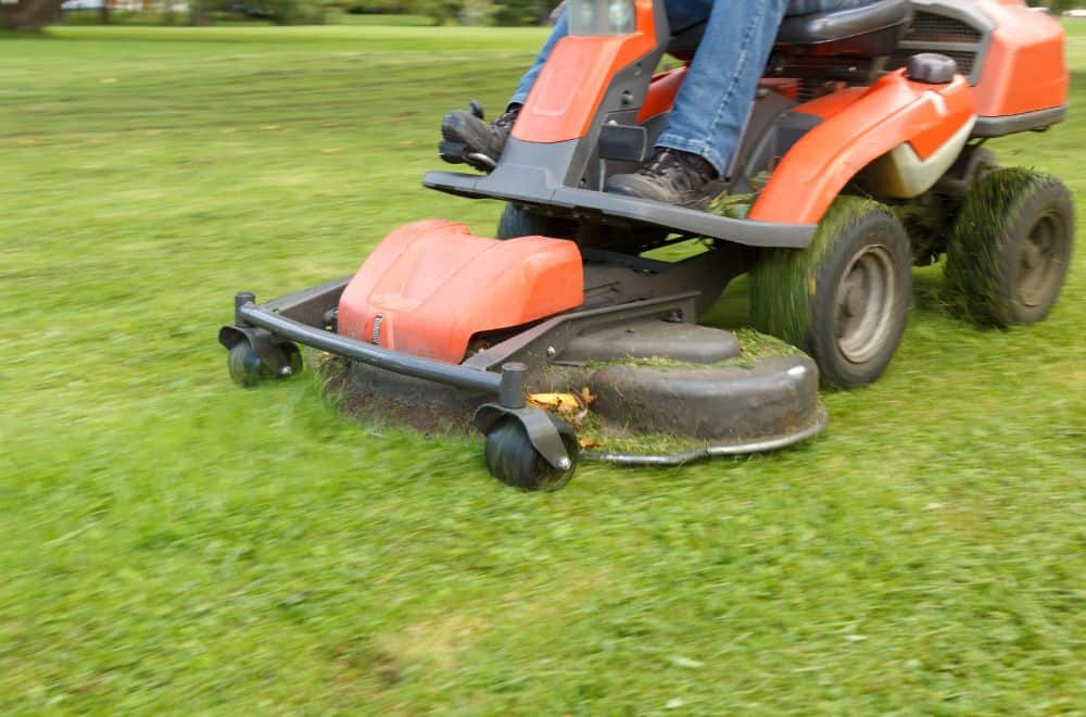 Lawn Tractor vs. Zero Turn (ZTR): How to Make a Right Choice?